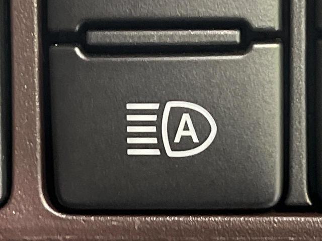 ルーミー Ｇ　コージーエディション　４ＷＤ　禁煙車　衝突軽減　純正ナビ　バックカメラ　両側パワスラ　シートヒーター　クルコン　ＬＥＤヘッド　ＥＴＣ　コーナーセンサー　オートマチックハイビーム　１４インチモデリスタホイール　ス（8枚目）