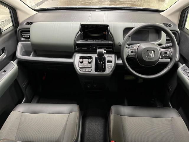 フリード ｅ：ＨＥＶクロスター　登録済未使用車　４ＷＤ　両側電動ドア　衝突軽減　アダプティブクルーズ　ブラインドスポットモニター　前席シートヒーター　クリアランスソナー　ＬＥＤヘッドライト　ＬＥＤフォグ　オートライト　オートエアコン（2枚目）