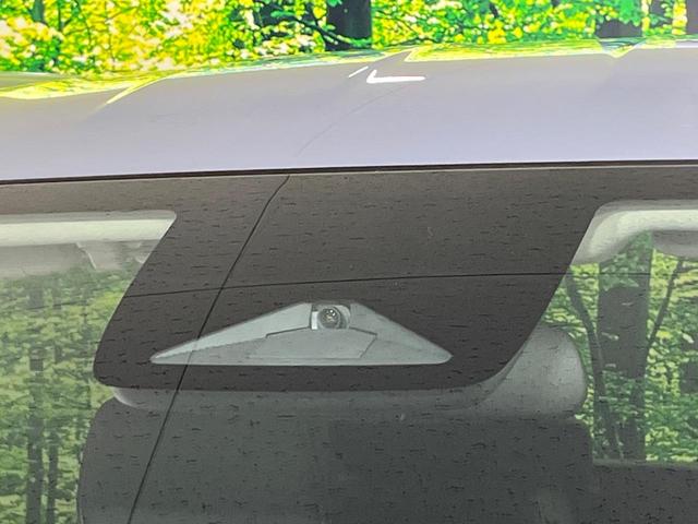 フリード ｅ：ＨＥＶクロスター　登録済未使用車　４ＷＤ　両側電動ドア　衝突軽減　アダプティブクルーズ　ブラインドスポットモニター　前席シートヒーター　クリアランスソナー　ＬＥＤヘッドライト　ＬＥＤフォグ　オートライト　オートエアコン（3枚目）