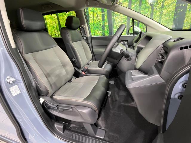 フリード ｅ：ＨＥＶクロスター　登録済未使用車　４ＷＤ　両側電動ドア　衝突軽減　アダプティブクルーズ　ブラインドスポットモニター　前席シートヒーター　クリアランスソナー　ＬＥＤヘッドライト　ＬＥＤフォグ　オートライト　オートエアコン（9枚目）