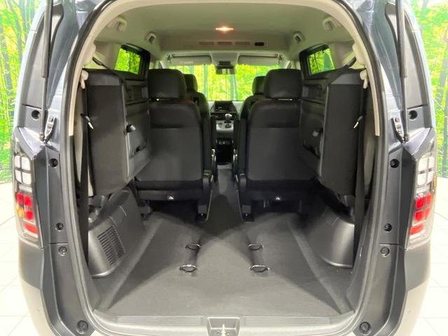 フリード ｅ：ＨＥＶクロスター　登録済未使用車　４ＷＤ　両側電動ドア　衝突軽減　アダプティブクルーズ　ブラインドスポットモニター　前席シートヒーター　クリアランスソナー　ＬＥＤヘッドライト　ＬＥＤフォグ　オートライト　オートエアコン（12枚目）