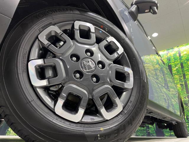 フリード ｅ：ＨＥＶクロスター　登録済未使用車　４ＷＤ　両側電動ドア　衝突軽減　アダプティブクルーズ　ブラインドスポットモニター　前席シートヒーター　クリアランスソナー　ＬＥＤヘッドライト　ＬＥＤフォグ　オートライト　オートエアコン（15枚目）