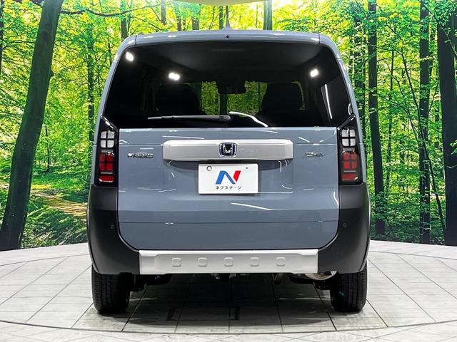 フリード ｅ：ＨＥＶクロスター　登録済未使用車　４ＷＤ　両側電動ドア　衝突軽減　アダプティブクルーズ　ブラインドスポットモニター　前席シートヒーター　クリアランスソナー　ＬＥＤヘッドライト　ＬＥＤフォグ　オートライト　オートエアコン（17枚目）