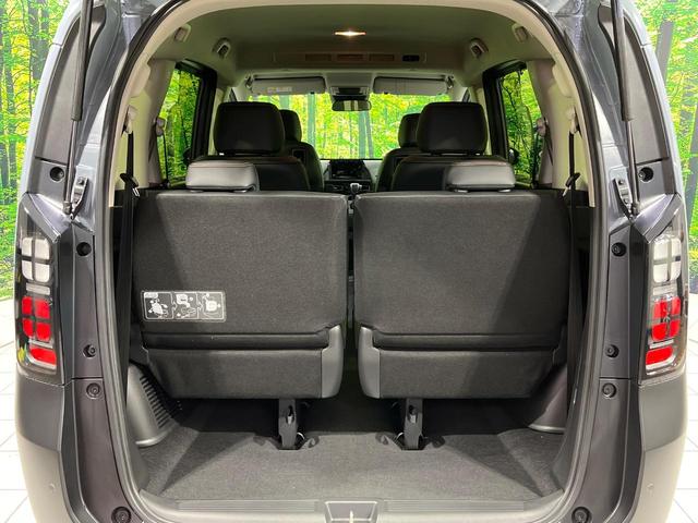 フリード ｅ：ＨＥＶクロスター　登録済未使用車　４ＷＤ　両側電動ドア　衝突軽減　アダプティブクルーズ　ブラインドスポットモニター　前席シートヒーター　クリアランスソナー　ＬＥＤヘッドライト　ＬＥＤフォグ　オートライト　オートエアコン（28枚目）