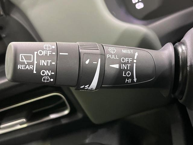 フリード ｅ：ＨＥＶクロスター　登録済未使用車　４ＷＤ　両側電動ドア　衝突軽減　アダプティブクルーズ　ブラインドスポットモニター　前席シートヒーター　クリアランスソナー　ＬＥＤヘッドライト　ＬＥＤフォグ　オートライト　オートエアコン（48枚目）