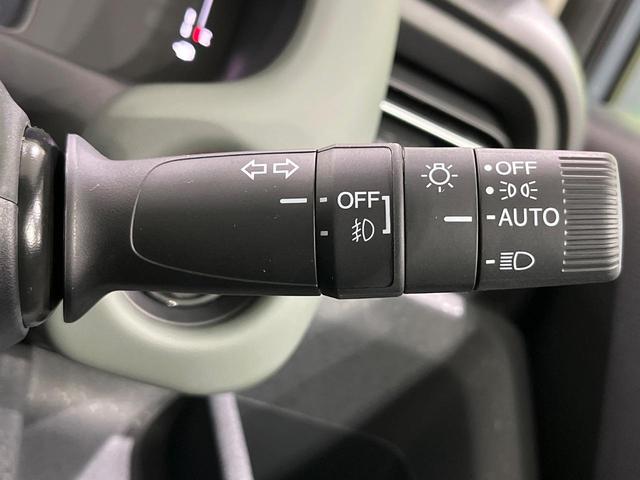 フリード ｅ：ＨＥＶクロスター　登録済未使用車　４ＷＤ　両側電動ドア　衝突軽減　アダプティブクルーズ　ブラインドスポットモニター　前席シートヒーター　クリアランスソナー　ＬＥＤヘッドライト　ＬＥＤフォグ　オートライト　オートエアコン（49枚目）