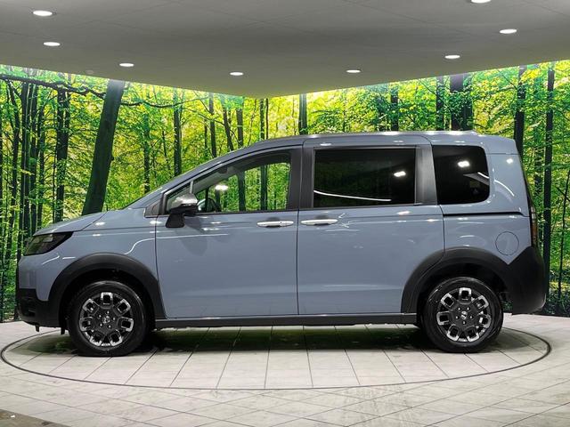 フリード ｅ：ＨＥＶクロスター　登録済未使用車　４ＷＤ　両側電動ドア　衝突軽減　アダプティブクルーズ　ブラインドスポットモニター　前席シートヒーター　クリアランスソナー　ＬＥＤヘッドライト　ＬＥＤフォグ　オートライト　オートエアコン（57枚目）