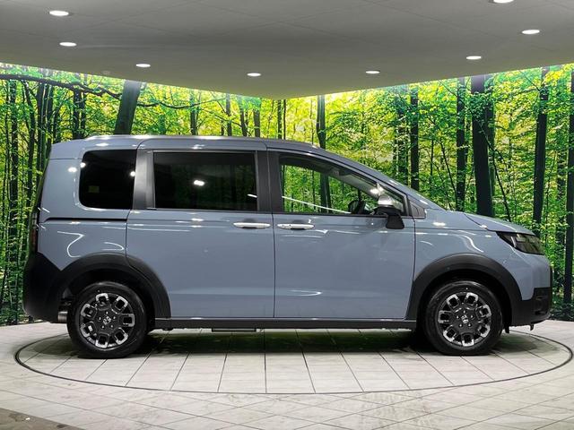 フリード ｅ：ＨＥＶクロスター　登録済未使用車　４ＷＤ　両側電動ドア　衝突軽減　アダプティブクルーズ　ブラインドスポットモニター　前席シートヒーター　クリアランスソナー　ＬＥＤヘッドライト　ＬＥＤフォグ　オートライト　オートエアコン（58枚目）