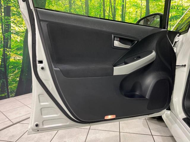 プリウス S 禁煙車 純正ナビ バックカメラ 寒冷地仕様 HIDヘッドライト フォグライト ETC ドラレコ スマートキー シートリフター Bluetooth オートライト 純正15インチアルミ(32枚目)