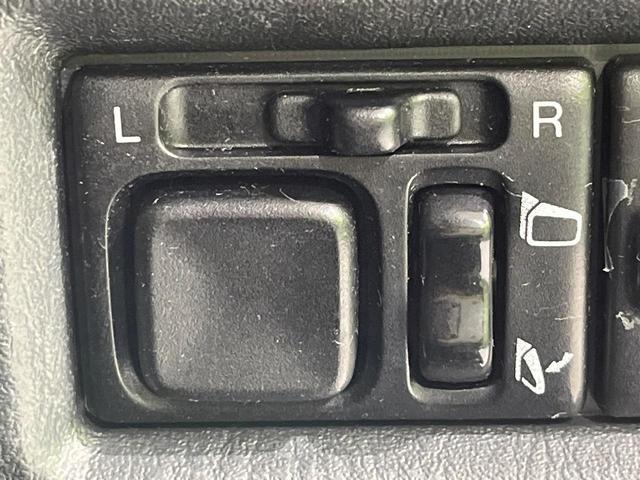 ジムニー ＸＣ　４ＷＤ　禁煙車　キーレス　ルーフレール　ＣＤオーディオ　ＡＢＳ　エアコン　電動格納ミラー　純正１６インチアルミホイール　衝突安全ボディ　盗難防止システム　パワーウィンドウ　プライバシーガラス（7枚目）