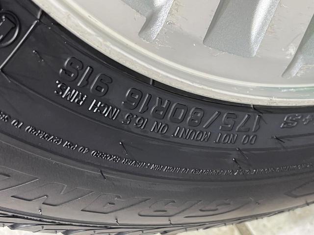 ジムニー ＸＣ　４ＷＤ　禁煙車　キーレス　ルーフレール　ＣＤオーディオ　ＡＢＳ　エアコン　電動格納ミラー　純正１６インチアルミホイール　衝突安全ボディ　盗難防止システム　パワーウィンドウ　プライバシーガラス（31枚目）