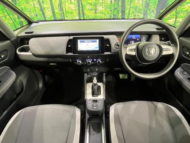 フィット ｅ：ＨＥＶクロスター　４ＷＤ　禁煙車　ナビ　バックカメラ　衝突軽減　アダプティブクルーズコントロール　寒冷地仕様　ドラレコ　ＥＴＣ　コーナーセンサー　オートマチックハイビーム　スマートキー　車線逸脱防止装置　横滑り防止装置（2枚目）