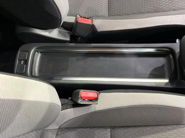 フィット ｅ：ＨＥＶクロスター　４ＷＤ　禁煙車　ナビ　バックカメラ　衝突軽減　アダプティブクルーズコントロール　寒冷地仕様　ドラレコ　ＥＴＣ　コーナーセンサー　オートマチックハイビーム　スマートキー　車線逸脱防止装置　横滑り防止装置（61枚目）