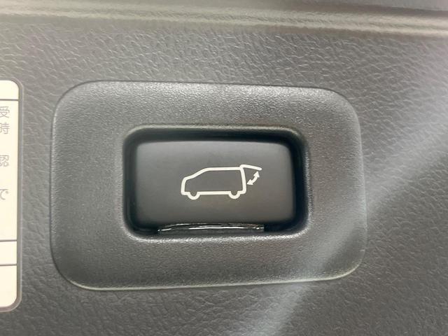 ヴェルファイアハイブリッド ＺＲ　４ＷＤ　禁煙車　９型ナビ　バックカメラ　ＣＤ／ＤＶＤデッキ　ＡＣ１００Ｖ電源　メモリー付パワーシート　シートヒーター　レーダークルーズ　両側電動ドア　ドラレコ　ＥＴＣ　衝突軽減　パワーバックドア（56枚目）