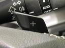 【パドルシフト】ハンドルから手を離さずに素早くシフトアップ&ダウンができるので、エンジンブレーキを使う下り坂や高速道路の合流で加速したい場面で役立ちます。