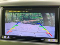 【バックカメラ】駐車時に後方がリアルタイム映像で確認できます。大型商業施設や立体駐車場での駐車時や、夜間のバック時に大活躍！運転スキルに関わらず、今や必須となった装備のひとつです！ 4