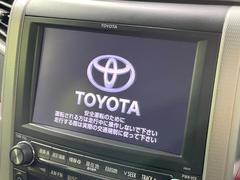 【メーカー純正ナビ】インテリアに溶け込むスタイリッシュな「専用設計」メーカーナビを装備♪視認性や操作性など基本性能にも優れ、より上質なカーライフをお楽しみいただけます。 3