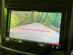 【バックカメラ】駐車時に後方がリアルタイム映像で確認できます。大型商業施設や立体駐車場での駐車時や、夜間のバック時に大活躍！運転スキルに関わらず、今や必須となった装備のひとつです！ 5