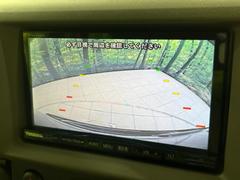 【バックカメラ】駐車時に後方がリアルタイム映像で確認できます。大型商業施設や立体駐車場での駐車時や、夜間のバック時に大活躍！運転スキルに関わらず、今や必須となった装備のひとつです！ 4