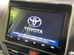 【純正９型ナビ】人気の純正ナビを装備しております。ナビの使いやすさはもちろん、オーディオ機能も充実！キャンプや旅行はもちろん、通勤や買い物など普段のドライブも楽しくなるはず♪ 4