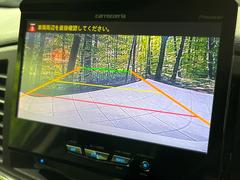 【バックカメラ】駐車時に後方がリアルタイム映像で確認できます。大型商業施設や立体駐車場での駐車時や、夜間のバック時に大活躍！運転スキルに関わらず、今や必須となった装備のひとつです！ 4