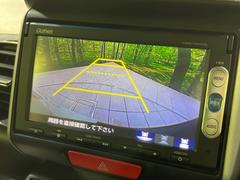 【バックカメラ】駐車時に後方がリアルタイム映像で確認できます。大型商業施設や立体駐車場での駐車時や、夜間のバック時に大活躍！運転スキルに関わらず、今や必須となった装備のひとつです！ 5