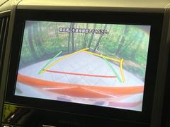 【バックカメラ】駐車時に後方がリアルタイム映像で確認できます。大型商業施設や立体駐車場での駐車時や、夜間のバック時に大活躍！運転スキルに関わらず、今や必須となった装備のひとつです！ 5
