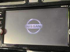 【純正ナビ】人気の純正ナビを装備。オーディオ機能も充実しており、Ｂｌｕｅｔｏｏｔｈ接続すればお持ちのスマホやＭＰ３プレイヤーの音楽を再生可能！毎日の運転がさらに楽しくなります！！ 3