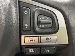 【全車速追従機能付クルーズコントロール】高速道路での長距離走行が楽に！！自動で速度を保つクルーズコントロールが、衝突軽減システムと連携し、前方の車両を感知して車間を保つように速度調節してくれます！！ 6