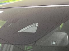 【スマートシティブレーキサポート】低速走行中に前方の車両等を認識し、衝突しそうな時は警報とブレーキで衝突回避と被害軽減をアシスト。より安全にドライブをお楽しみいただけます。 3