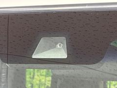 【ホンダセンシング】走行中に前方の車両等を認識し、衝突しそうな時は警報とブレーキで衝突回避と被害軽減をアシスト。より安全にドライブをお楽しみいただけます。 3