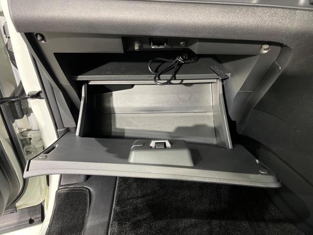 セレナ ハイウェイスター　４ＷＤ　電動スライドドア　純正ＳＤナビ　後席モニター　全周囲カメラ　エマージェンシーブレーキ　プロパイロット　禁煙車　コーナーセンサー　スマートキー　ＬＥＤヘッド　ビルトインＥＴＣ　車線逸脱警報（64枚目）