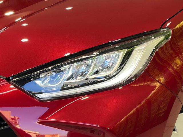 ヤリス ハイブリッドＺ　４ＷＤ　純正８型ディスプレイオーディオ　全周囲カメラ　寒冷地仕様　セーフティセンス　レーダークルーズ　禁煙車　シートヒーター　ドラレコ　コーナーセンサー　スマートキー　ＬＥＤヘッド　ＥＴＣ２．０（12枚目）