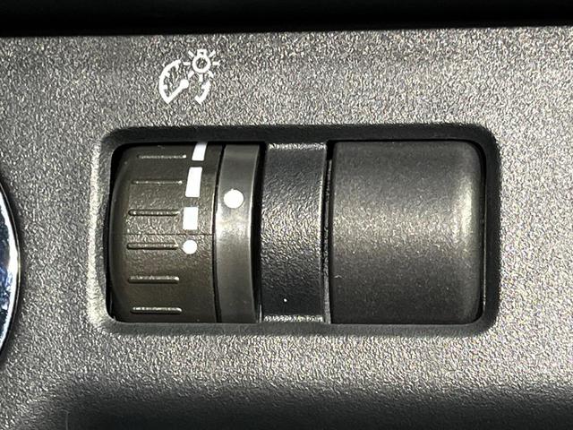 ＸＶ ２．０ｉ－Ｌ　アイサイト　４ＷＤ　ＳＤナビ　バックカメラ　アイサイトＶｅｒ２　レーダークルーズ　禁煙車　スマートキー　ＨＩＤヘッド　ＥＴＣ　車線逸脱警報　誤発進抑制機能　オートライト　デュアルオートエアコン　純正１７インチＡＷ（42枚目）