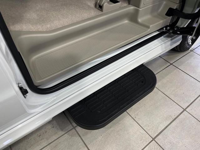 エブリイワゴン PZターボスペシャル 4WD 届出済未使用車 両側電動スライド セーフティサポート シートヒーター クリアランスソナー スマートキー LEDヘッド オートハイビーム 車線逸脱警報 誤発進抑制機能 オートライト フォグライト(45枚目)