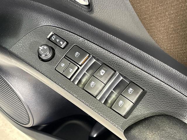 シエンタ Ｇ　クエロ　４ＷＤ　両側電動スライドドア　純正９型ＳＤナビ　全周囲カメラ　トヨタセーフティセンス　禁煙車　ハーフレザーシート　ドラレコ　コーナーセンサー　スマートキー　ＬＥＤヘッド　ＥＴＣ　オートハイビーム（52枚目）