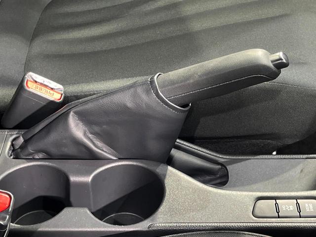 ヤリス X 4WD 純正ナビ バックカメラ 寒冷地仕様 トヨタセーフティセンス レーダークルーズ 禁煙車 スマートキー ETC オートハイビーム オートライト Bluetooth再生 車線逸脱警報(35枚目)