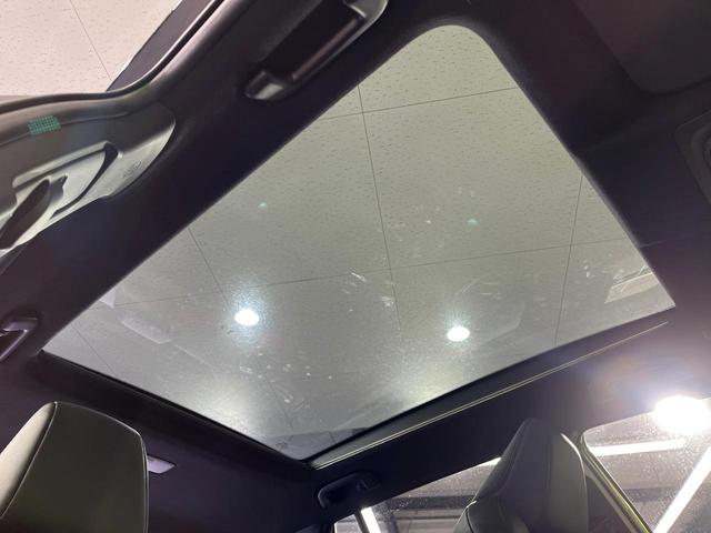 カローラクロス ハイブリッド　Ｚ　４ＷＤ　パノラマルーフ　純正１０．５型ディスプレイ　全周囲カメラ　トヨタチームメイト　寒冷地仕様　セーフティセンス　レーダークルーズ　禁煙車　パワーバックドア　ハーフレザーシート　前席シートヒーター（3枚目）