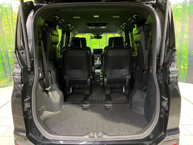 ヴォクシー ハイブリッドＳ－Ｚ　４ＷＤ　両側電動スライド　純正１０．５型ディスプレイ　フリップダウン　全周囲カメラ　トヨタチームメイト　寒冷地セット　ＡＣ１００Ｖ電源　セーフティセンス　レーダークルーズ　禁煙車　パワーバックドア（10枚目）
