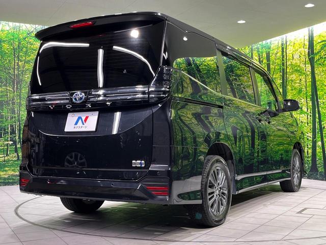 ヴォクシー ハイブリッドＳ－Ｚ　４ＷＤ　両側電動スライド　純正１０．５型ディスプレイ　フリップダウン　全周囲カメラ　トヨタチームメイト　寒冷地セット　ＡＣ１００Ｖ電源　セーフティセンス　レーダークルーズ　禁煙車　パワーバックドア（17枚目）