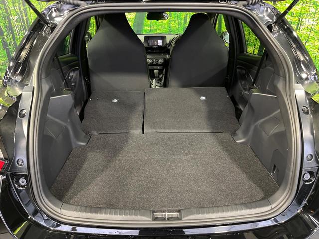 ヤリス Ｘ　４ＷＤ　ＳＤナビ　バックカメラ　寒冷地仕様　トヨタセーフティセンス　レーダークルーズ　禁煙車　コーナーセンサー　スマートキー　ＥＴＣ　オートライト　ＣＤ　ＤＶＤ再生　フルセグ（10枚目）