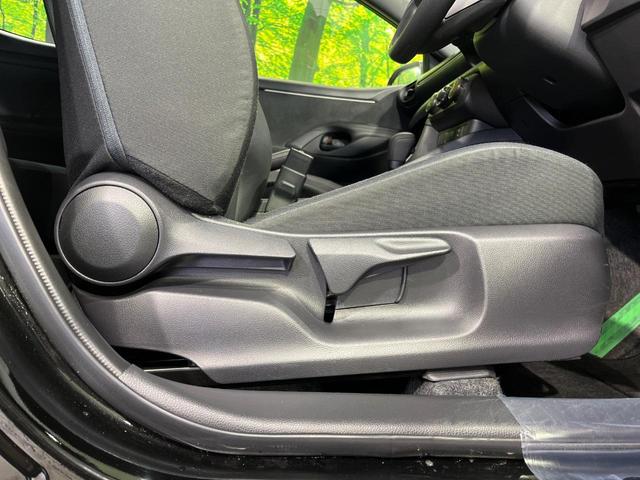 ヤリス Ｘ　４ＷＤ　ＳＤナビ　バックカメラ　寒冷地仕様　トヨタセーフティセンス　レーダークルーズ　禁煙車　コーナーセンサー　スマートキー　ＥＴＣ　オートライト　ＣＤ　ＤＶＤ再生　フルセグ（40枚目）