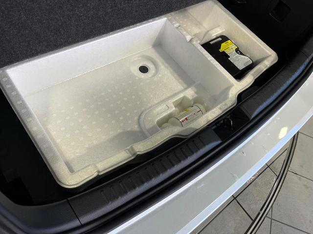 ヤリス Ｘ　４ＷＤ　ＳＤナビ　バックカメラ　寒冷地仕様　セーフティセンス　レーダークルーズ　禁煙車　クリアランスソナー　スマートキー　ＥＴＣ　オートライト　純正１４インチＡＷ　Ｂｌｕｅｔｏｏｔｈ再生　ＣＤ再生（53枚目）