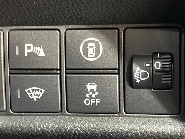 フィット ｅ：ＨＥＶホーム　２０周年特別仕様車　カーサ　４ＷＤ　純正９型ＳＤナビ　バックカメラ　寒冷地仕様　ホンダセンシング　アダプティブクルーズ　禁煙車　ドラレコ　コーナーセンサー　スマートキー　ＬＥＤヘッド　ビルトインＥＴＣ　オートハイビーム（5枚目）