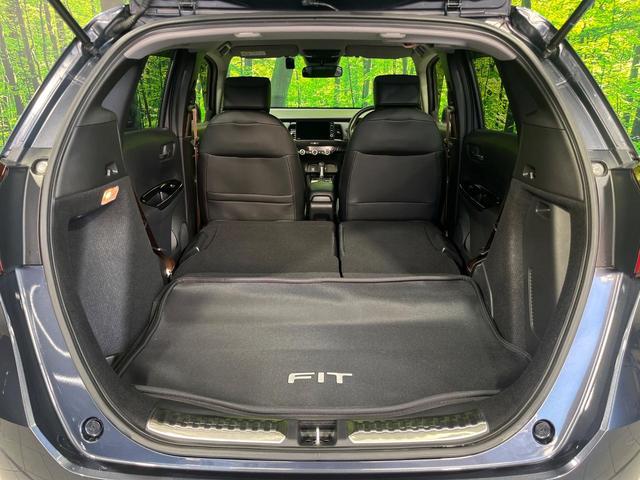 フィット ｅ：ＨＥＶホーム　２０周年特別仕様車　カーサ　４ＷＤ　純正９型ＳＤナビ　バックカメラ　寒冷地仕様　ホンダセンシング　アダプティブクルーズ　禁煙車　ドラレコ　コーナーセンサー　スマートキー　ＬＥＤヘッド　ビルトインＥＴＣ　オートハイビーム（10枚目）
