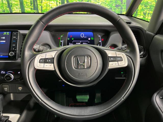 フィット ｅ：ＨＥＶホーム　２０周年特別仕様車　カーサ　４ＷＤ　純正９型ＳＤナビ　バックカメラ　寒冷地仕様　ホンダセンシング　アダプティブクルーズ　禁煙車　ドラレコ　コーナーセンサー　スマートキー　ＬＥＤヘッド　ビルトインＥＴＣ　オートハイビーム（11枚目）
