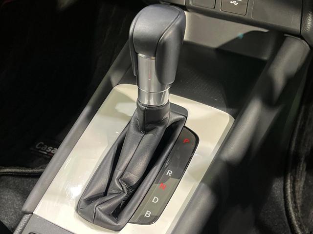 フィット ｅ：ＨＥＶホーム　２０周年特別仕様車　カーサ　４ＷＤ　純正９型ＳＤナビ　バックカメラ　寒冷地仕様　ホンダセンシング　アダプティブクルーズ　禁煙車　ドラレコ　コーナーセンサー　スマートキー　ＬＥＤヘッド　ビルトインＥＴＣ　オートハイビーム（24枚目）