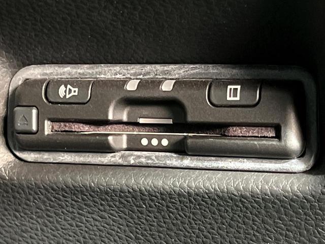 フィット ｅ：ＨＥＶホーム　２０周年特別仕様車　カーサ　４ＷＤ　純正９型ＳＤナビ　バックカメラ　寒冷地仕様　ホンダセンシング　アダプティブクルーズ　禁煙車　ドラレコ　コーナーセンサー　スマートキー　ＬＥＤヘッド　ビルトインＥＴＣ　オートハイビーム（31枚目）