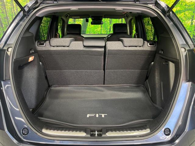 フィット ｅ：ＨＥＶホーム　２０周年特別仕様車　カーサ　４ＷＤ　純正９型ＳＤナビ　バックカメラ　寒冷地仕様　ホンダセンシング　アダプティブクルーズ　禁煙車　ドラレコ　コーナーセンサー　スマートキー　ＬＥＤヘッド　ビルトインＥＴＣ　オートハイビーム（45枚目）