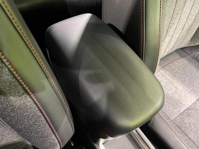 フィット ｅ：ＨＥＶホーム　２０周年特別仕様車　カーサ　４ＷＤ　純正９型ＳＤナビ　バックカメラ　寒冷地仕様　ホンダセンシング　アダプティブクルーズ　禁煙車　ドラレコ　コーナーセンサー　スマートキー　ＬＥＤヘッド　ビルトインＥＴＣ　オートハイビーム（48枚目）